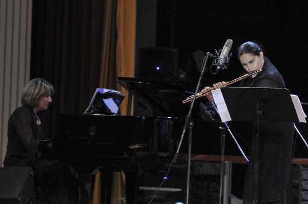 Niurka y María del Henar, Dúo Ondina. Elegías Martianas. Amor de Ciudad Grande, V Festival Leo Brouwer, 2013